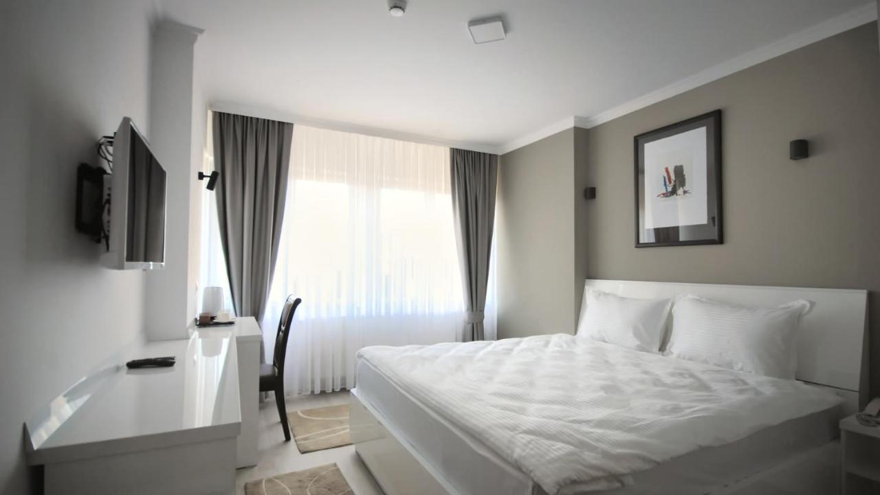 Hotel Callisto Pristina Exterior photo