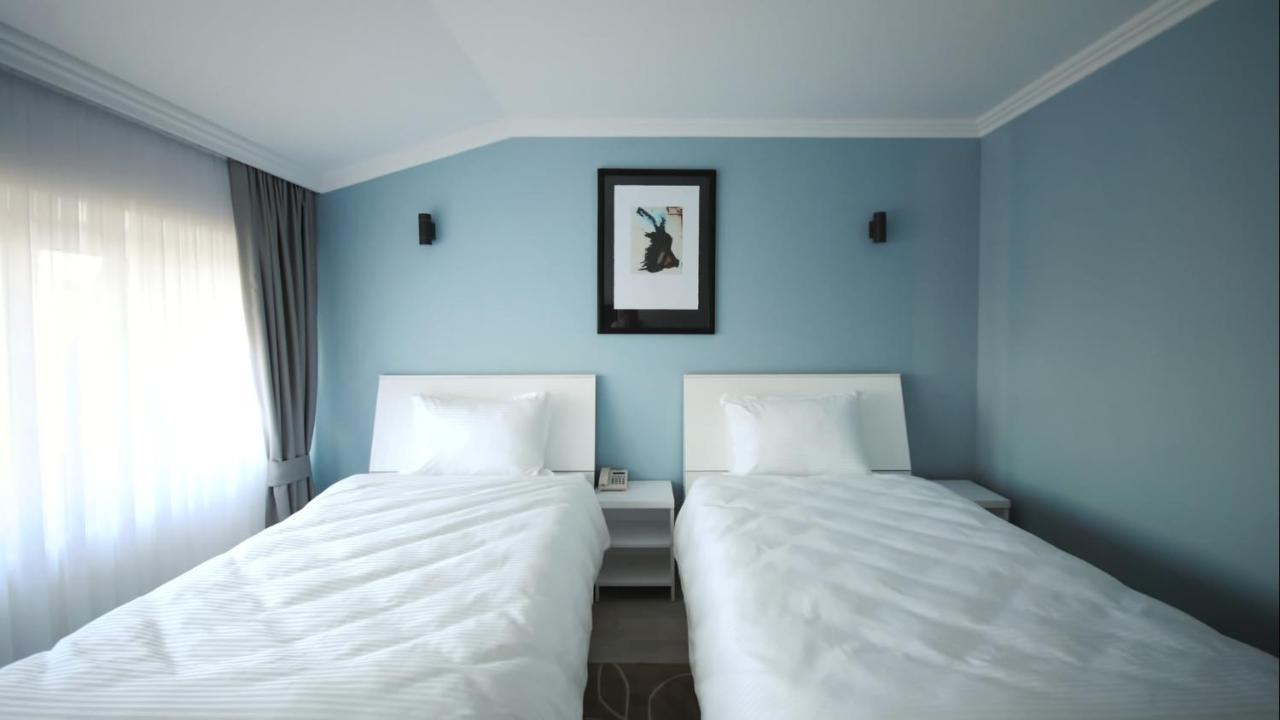 Hotel Callisto Pristina Exterior photo