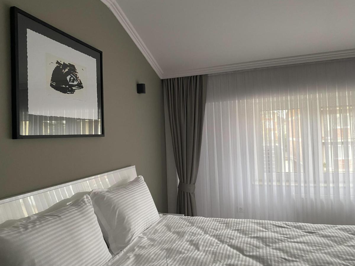 Hotel Callisto Pristina Exterior photo